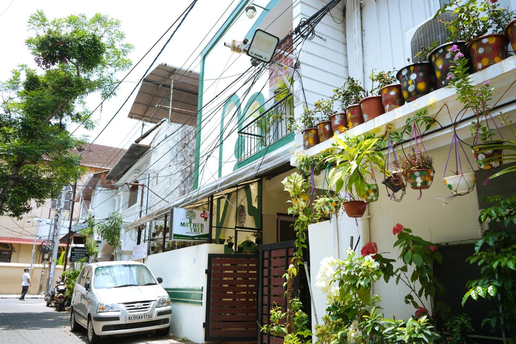 Mother Tree Inn Kochi Екстер'єр фото
