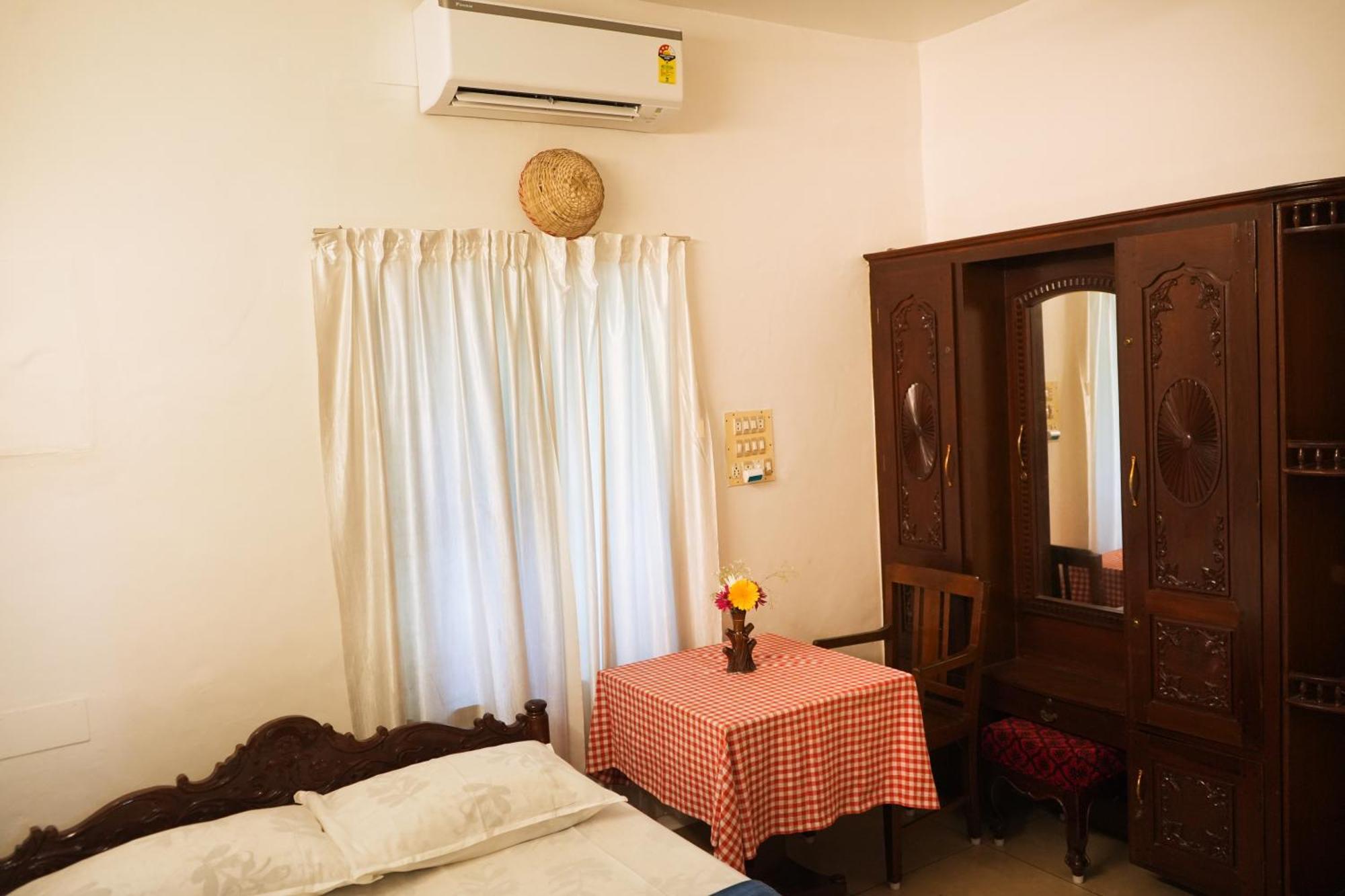 Mother Tree Inn Kochi Екстер'єр фото