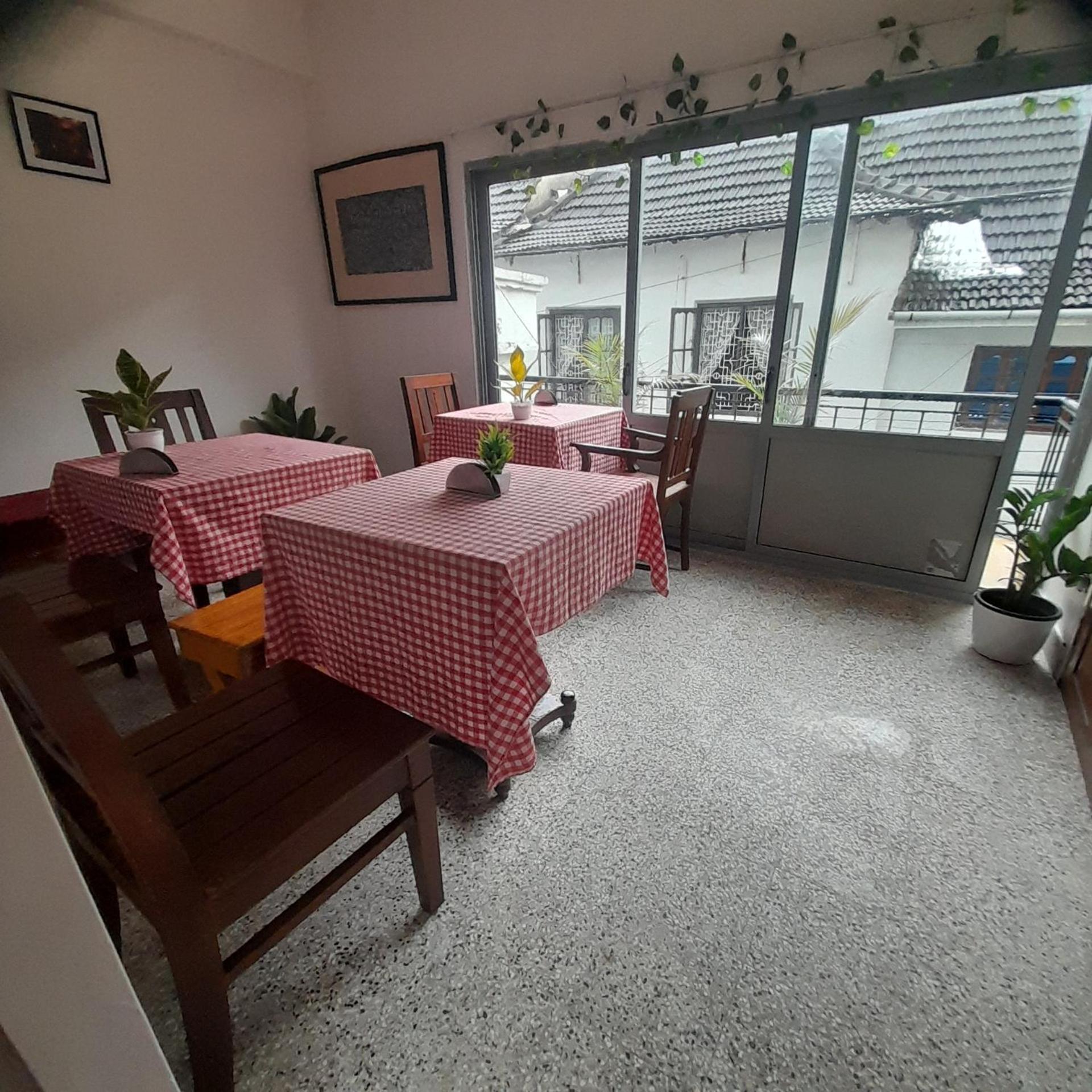 Mother Tree Inn Kochi Екстер'єр фото